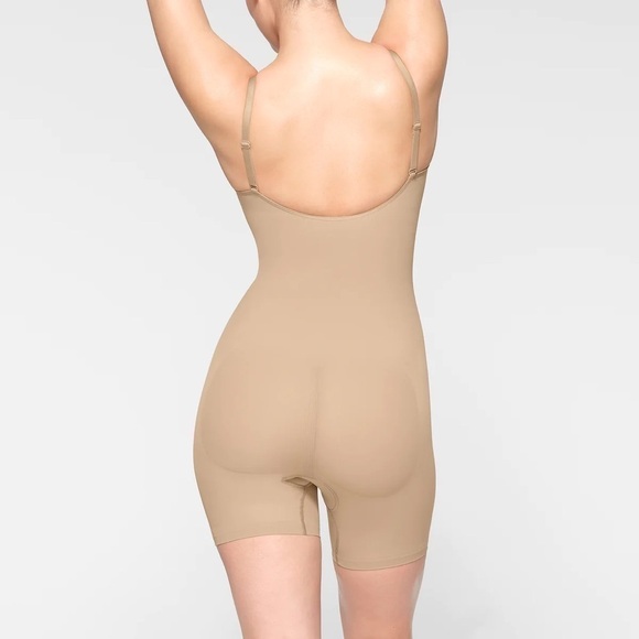 SKIMS SEAMLESS SCULPT MID THIGH BODYSUIT NWOT MEDIUM - Picture 6 of 7